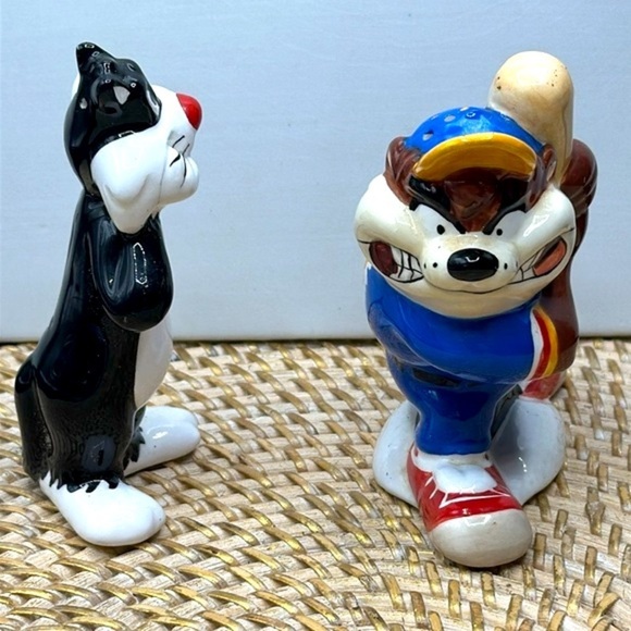 Vintage 1993 Warner Bros Sylvester Salt Shaker & Tazmanian Devil Pepper Shaker - Picture 2 of 5